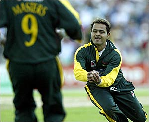 Dinesh Mongia holds on to a caught and bowled to dismiss James Hildreth for four