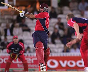 Graeme Smith hits Flintoff for four