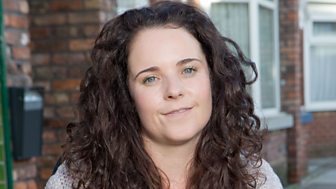 Actor famous for playing Izzy in Coronation Street