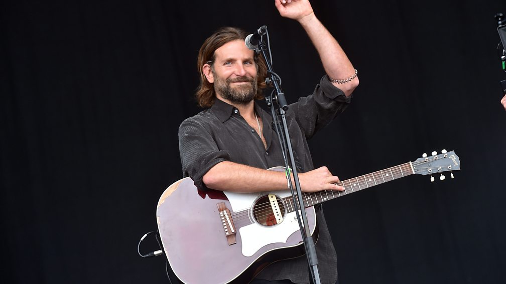 Bradley Cooper joined Kris Kristofferson on the Pyramid Stage