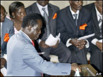 Đảng của ông Raila Odinga lớn nhất nhưng chưa giành đủ đa số cần thiết