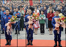 Ba phi hành gia Trung Quốc