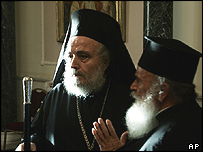 ايرينيوس اول - سراسقف کليسای ارتدکس (چپ)