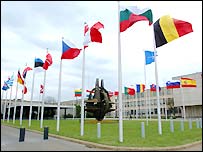 прапори країн- членів НАТО