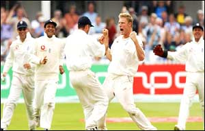 فلنٹاف نے شون پولک کا اہم وکٹ حاصل کیا 