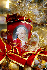 ليوان با عکس موتسارت