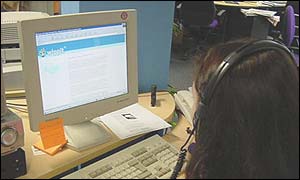 Hudbu si z internetu stahují miliony lidí na celém světě