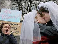 Eşcinsel bir çiftin evlilik töreni