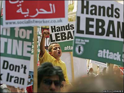 Londra'da hafta sonu düzenlenen Lübnan'a destek eylemi