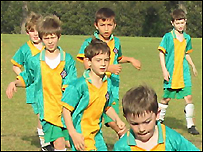  Kiên ở (giữa) của hàng cuối 