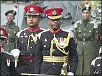 ژنرال پارامی کولاتونگا نفر دوم از سمت راست