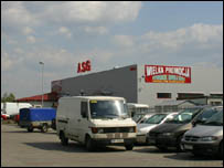 Trung tâm Thương mại của người Việt gần Warsaw