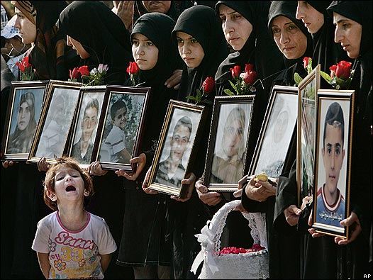 Familiares velan a los fallecidos durante los ataques de Israel al Líbano