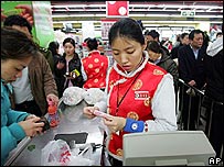 Empregados da Wal-Mart chinesa