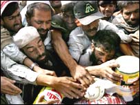 भूकंप से प्रभावित लोग