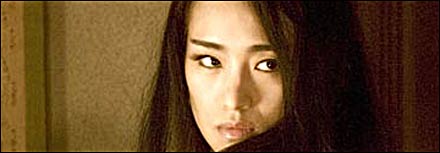 نمایی از فیلم نفرین گل های طلایی