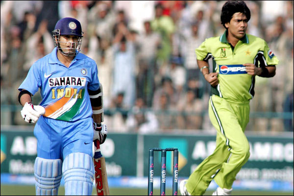 मुल्तान वनडे की तस्वीरें