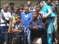 ان بچوں کی عمریں چھ سے سولہ سال کے درمیان بتائی جاتی ہیں 