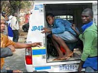 Imigrante tentando fugir da violência (AFP)