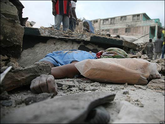 Víctima del sismo en Puerto Príncipe