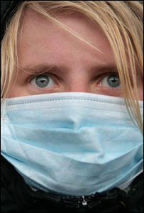 дівчина в масці