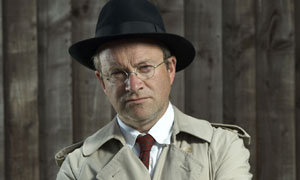 Harry Enfield plays Dirk Gently
