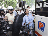 Một cửa hàng bán xăng