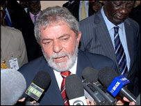 Lula fala com a imprensa em Gana (Foto: Valter Campanato/ Agência Brasil)