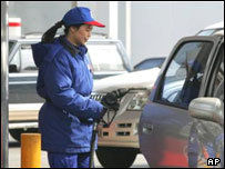 یک پمپ بنزین در چین