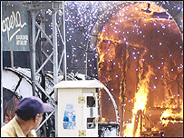 لاہور میں مال روڈ پر ہجوم مشتعل ہو گیا