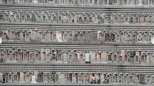 「高層」公墓，也猶如鴿子籠