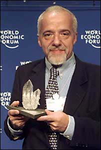 1999 жылы ақпанның 2-күні Швейцарияның Давос қаласында өткен Әлемдік Экономикалық Форум шеңберінде бразилиялық жазушы Паоло Коэльо 'Кристалл жүлдесіне' ие болды.