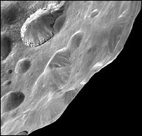 فيبی از نگاه کاسينی، عکس از ناسا