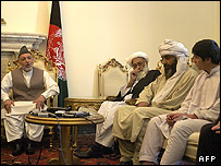 رفیق الله و پدرش در حضور حامد کرزی