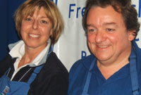 Stephen a Kathryn Williams o gwmni Pysgod Llyn