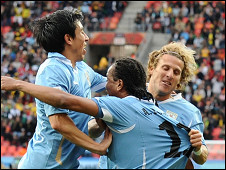 أوروجواي وكوريا الجنوبية 