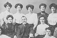 Grŵp astudiaeth Beiblaidd - Hawlfraint Archif Wrecsam