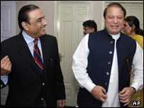 نواز شریف (راست) و زرداری 