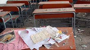 پشاور میں حملے کا شکار ہونے والے ایک سکول کا منظر