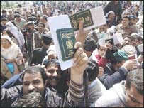 کرکٹ شائقین(فائل فوٹو)