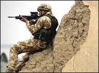 Soldado britânico no Afeganistão.