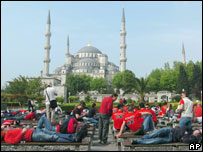 Torcedores do Milan em Istambul