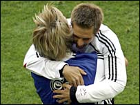 Lahm ghi bàn đầu tiên