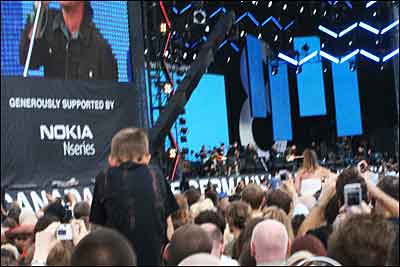 من اینجا وایساده بودم و به صحنه نگاه می کردم