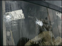 बस पर गोली का निशान