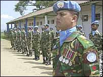 سربازان پاکستانی و بنگلادشی عضو نيروهای پاسدار صلح