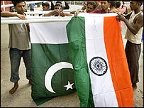 ممبئی بم دھماکوں کے بعد دونوں ملکوں کے اعلٰی اہلکاروں کے درمیان یہ پہلی ملاقات ہے۔