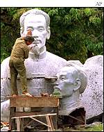 Tạc tượng ông Hồ Chí Minh