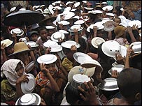 तूफ़ान प्रभावित लोग