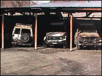 ہسپتال میں کھڑی گاڑیوں کو بھی نذر آتش کر دیا گیا تھا